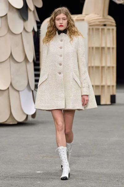 Look 3